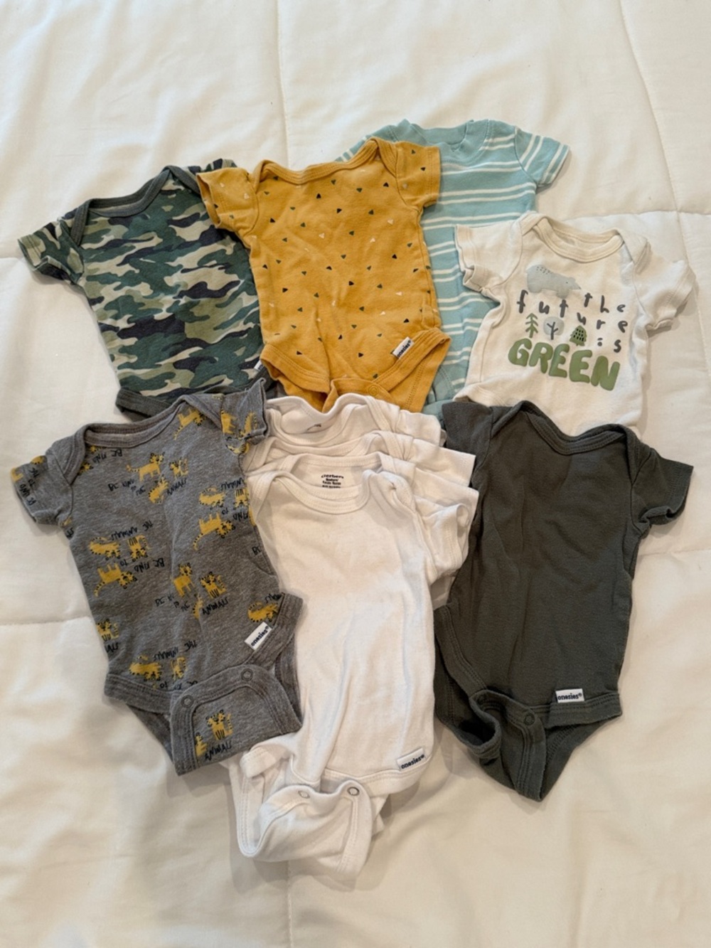 10 newborn Baby One-Piece Bodysuit onesies- gerber and 1 carters